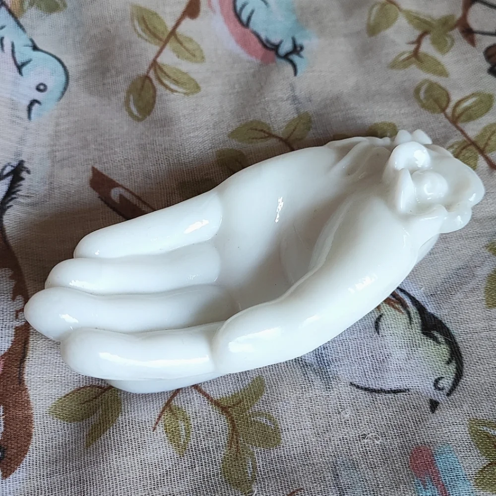 Avon? White Milk Glass Open Single Hand Fingers Trinket Soap Dish Floral Leaves